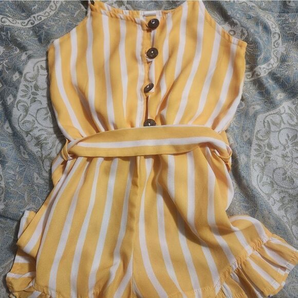 Girl's 4-5 Years Lot of 6 Pieces Skirt Dress Hat T-shirt Jumpsuit - Picture 15 of 16